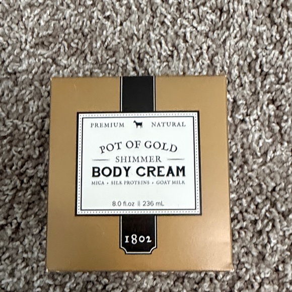 Beekman 1802 Pot of Gold Shimmer Body Cream - Picture 3 of 5